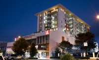 Toowoomba Central Plaza Apartment Hotel has studio, 1, 2 and 3 bedroom apartment suites, restaurant, conference facilites, board room and rooftop entertainment deck with pool, spa, BBQ and Gym