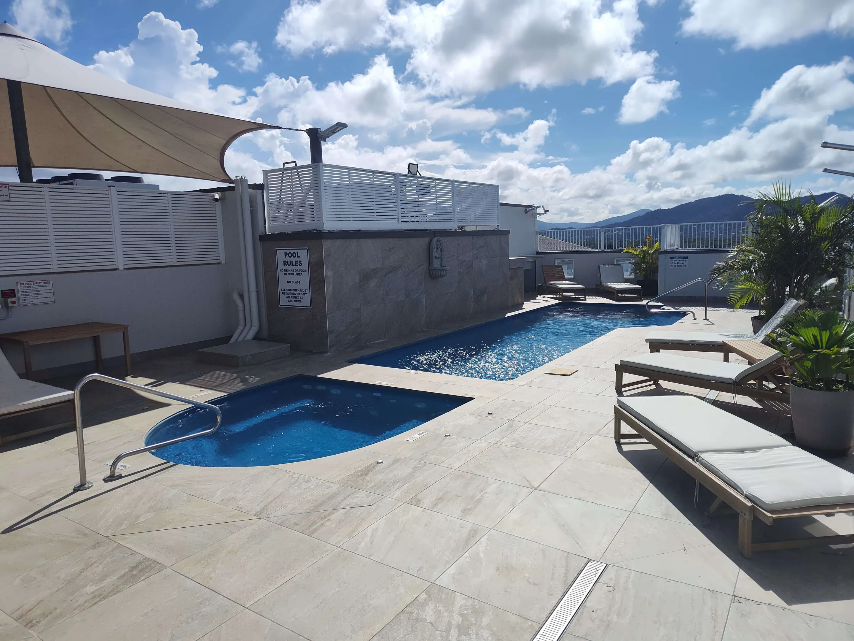 Cairns Central Plaza rooftop pool and spa